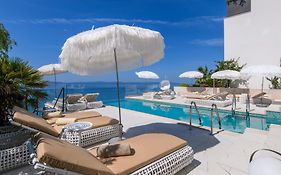 Gallery Luxury Suites And Rooms
