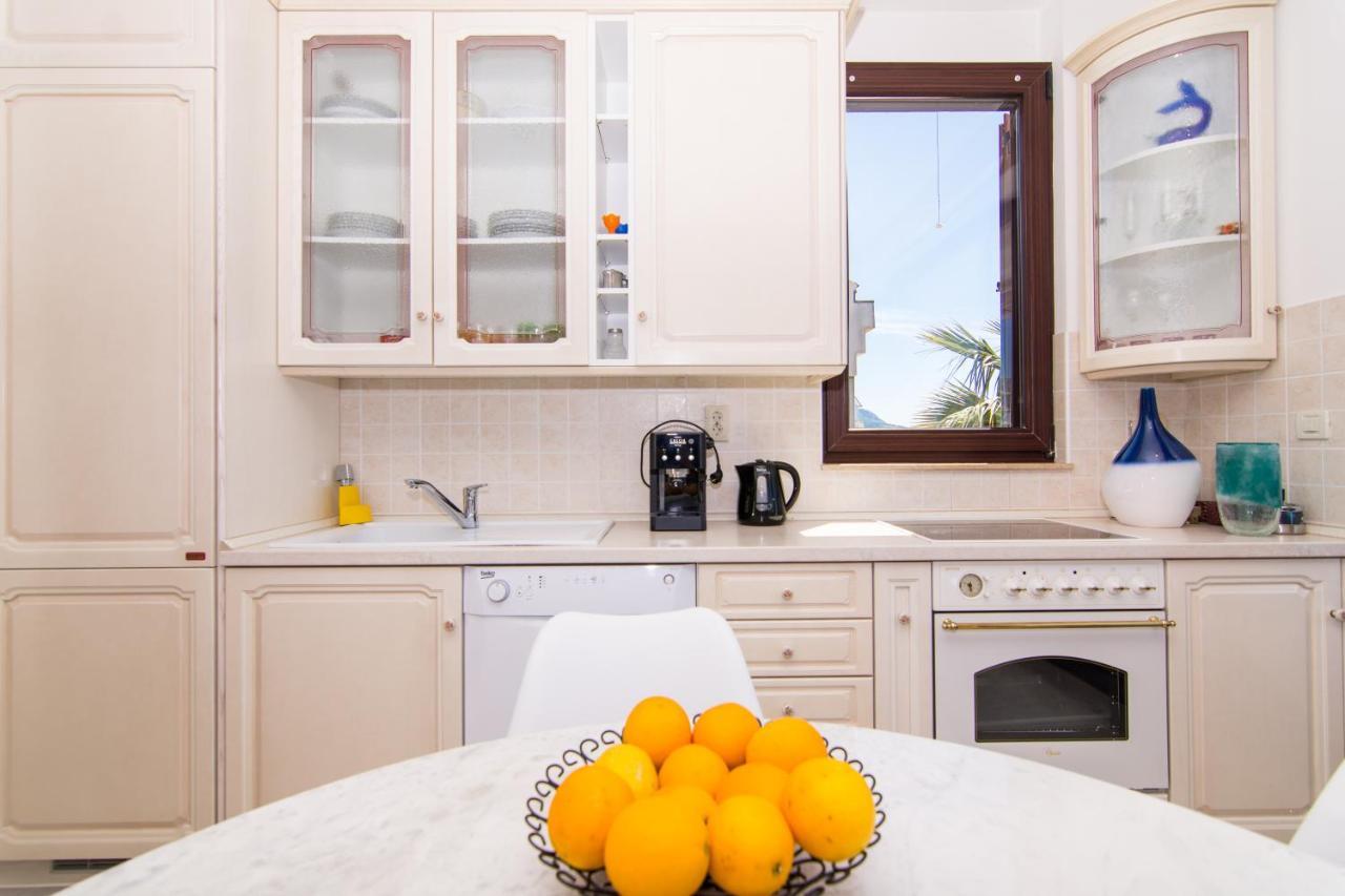 Gallery Luxury Suites & Rooms-Only Adults Split Exterior photo