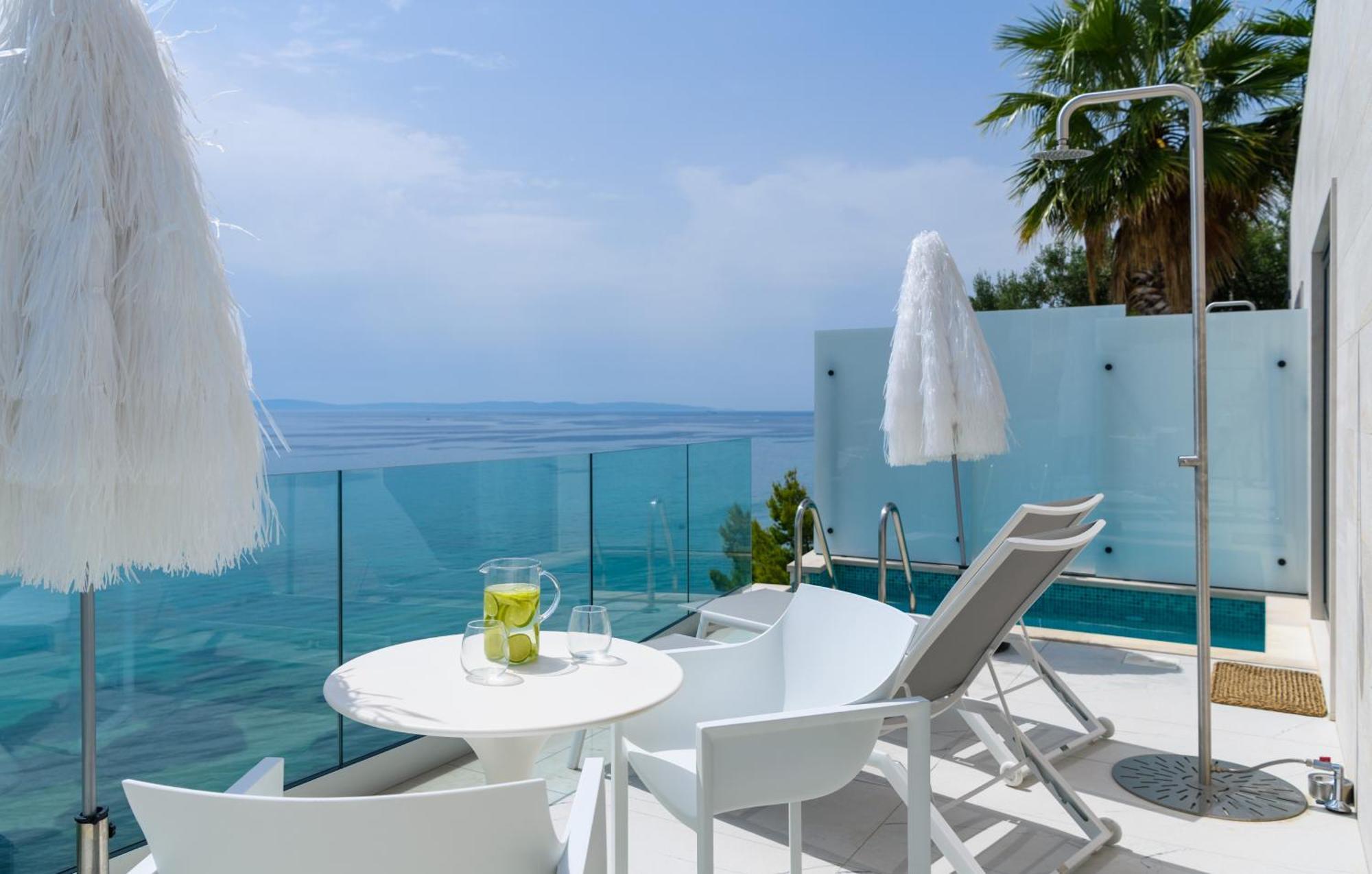 Gallery Luxury Suites & Rooms-Only Adults Split Exterior photo