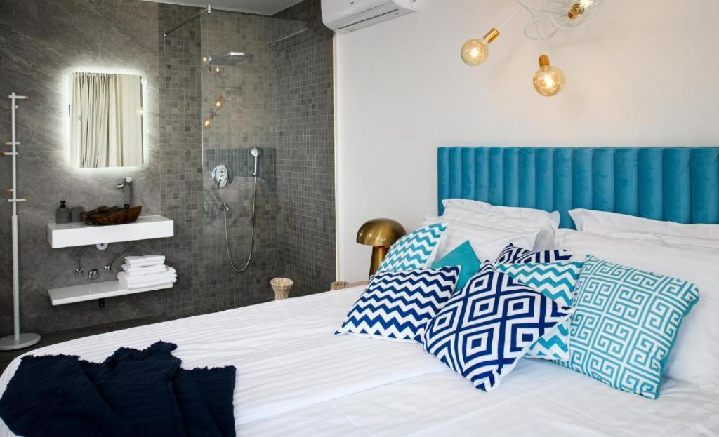Gallery Luxury Suites & Rooms-Only Adults Split Exterior photo
