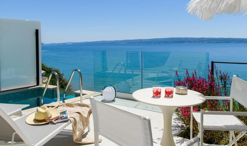 Gallery Luxury Suites & Rooms-Only Adults Split Exterior photo