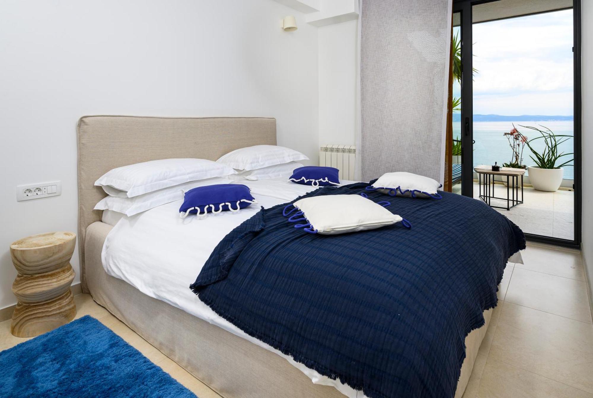 Gallery Luxury Suites & Rooms-Only Adults Split Exterior photo