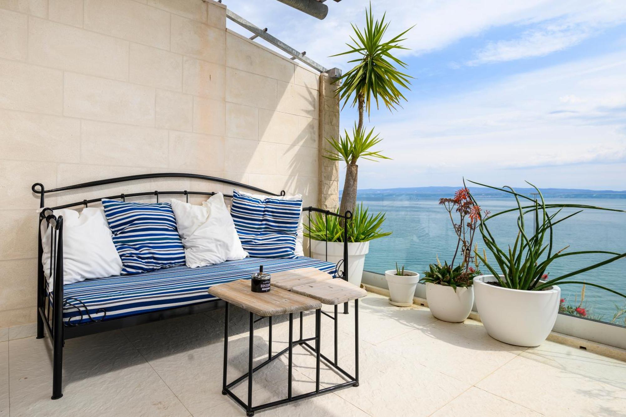 Gallery Luxury Suites & Rooms-Only Adults Split Exterior photo